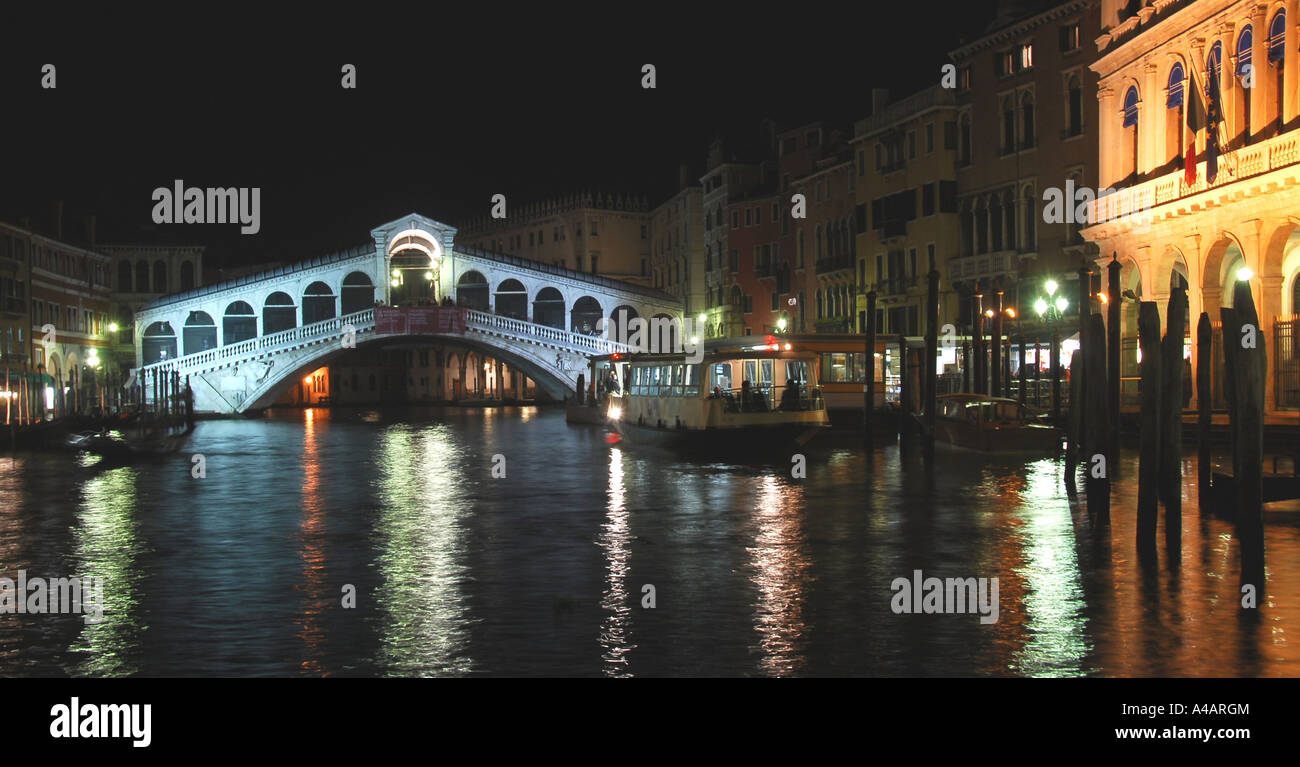 The Grand Canal and the Rialto bridge in Venice at night Stock Photo ...