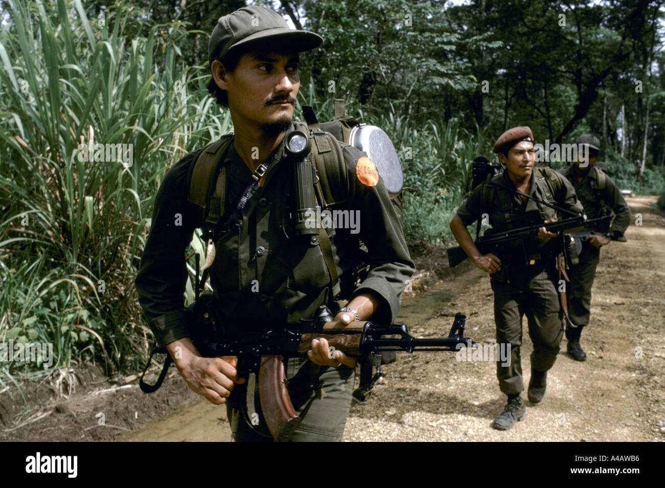 Kisan anti-Sandinista rebel Miskito Indian Contras preparing a raid across the Honduran border into Nicaragua, July 1986 Stock Photo