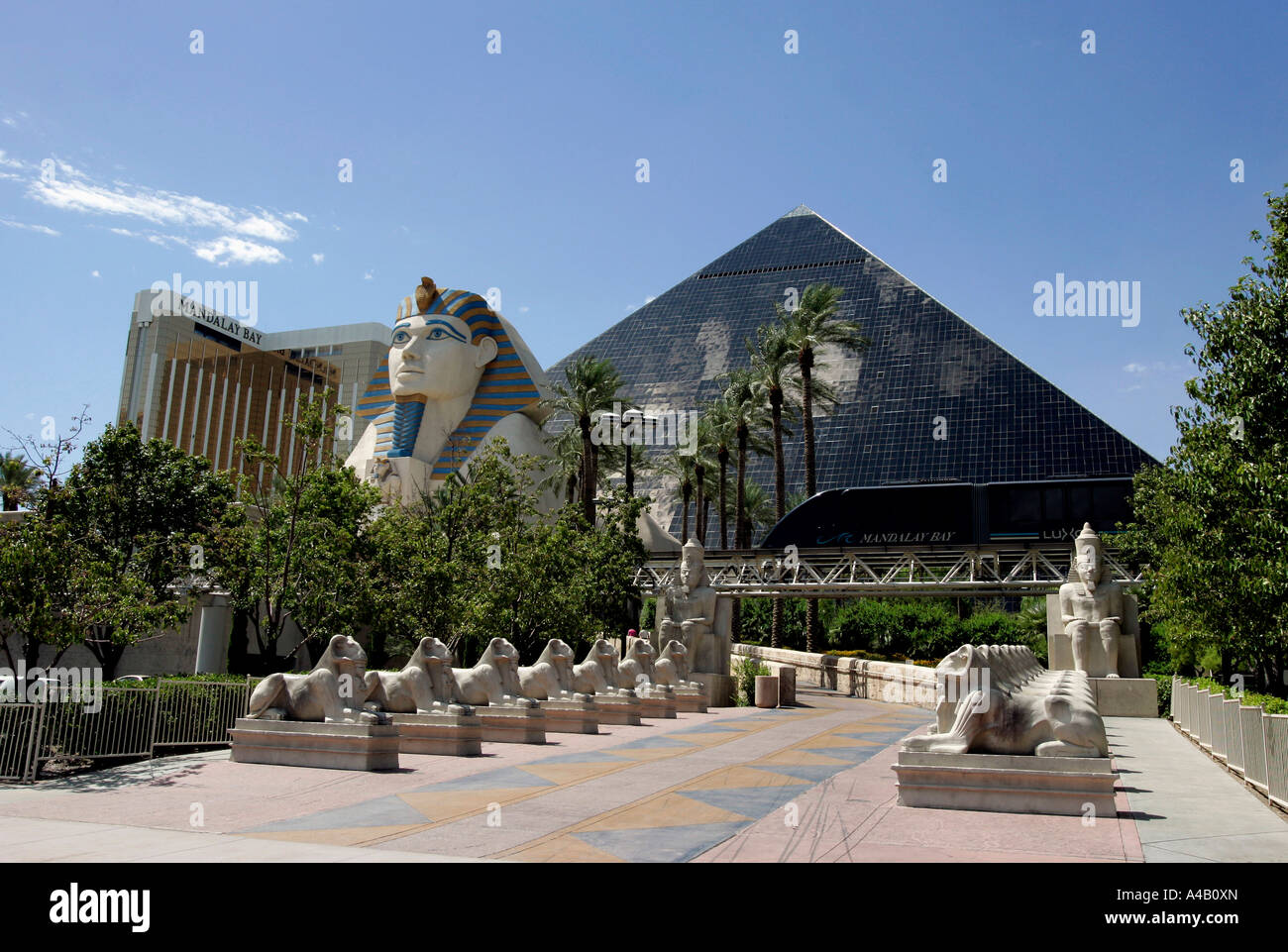 US LAS VEGAS The Luxor Hotel and the Mandalay Bay Hotel PHOTO GERRIT DE