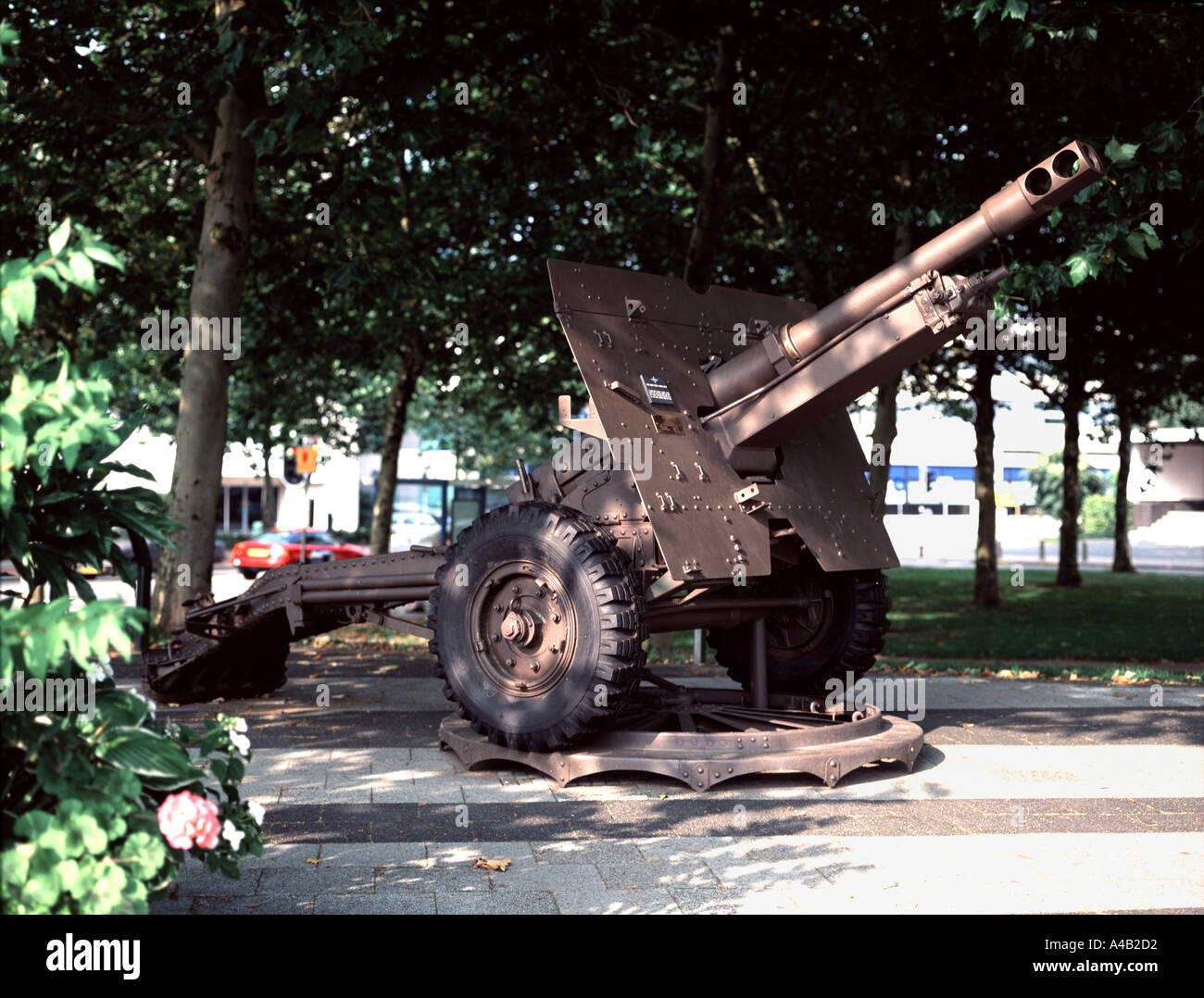 Ww2 artillery piece hires stock photography and images Alamy