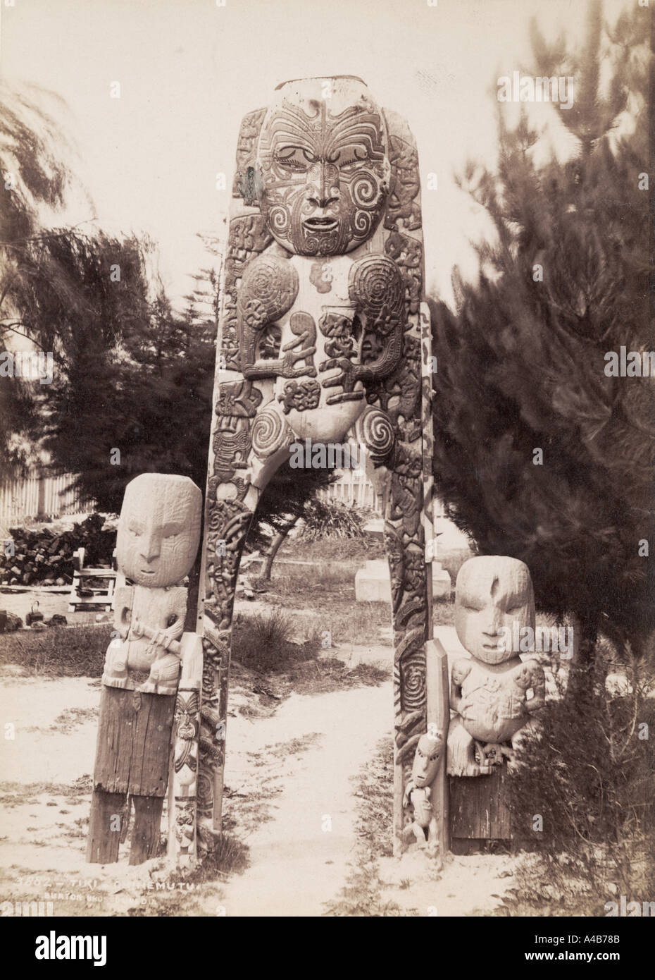 A traditional tiki hi-res stock photography and images - Alamy