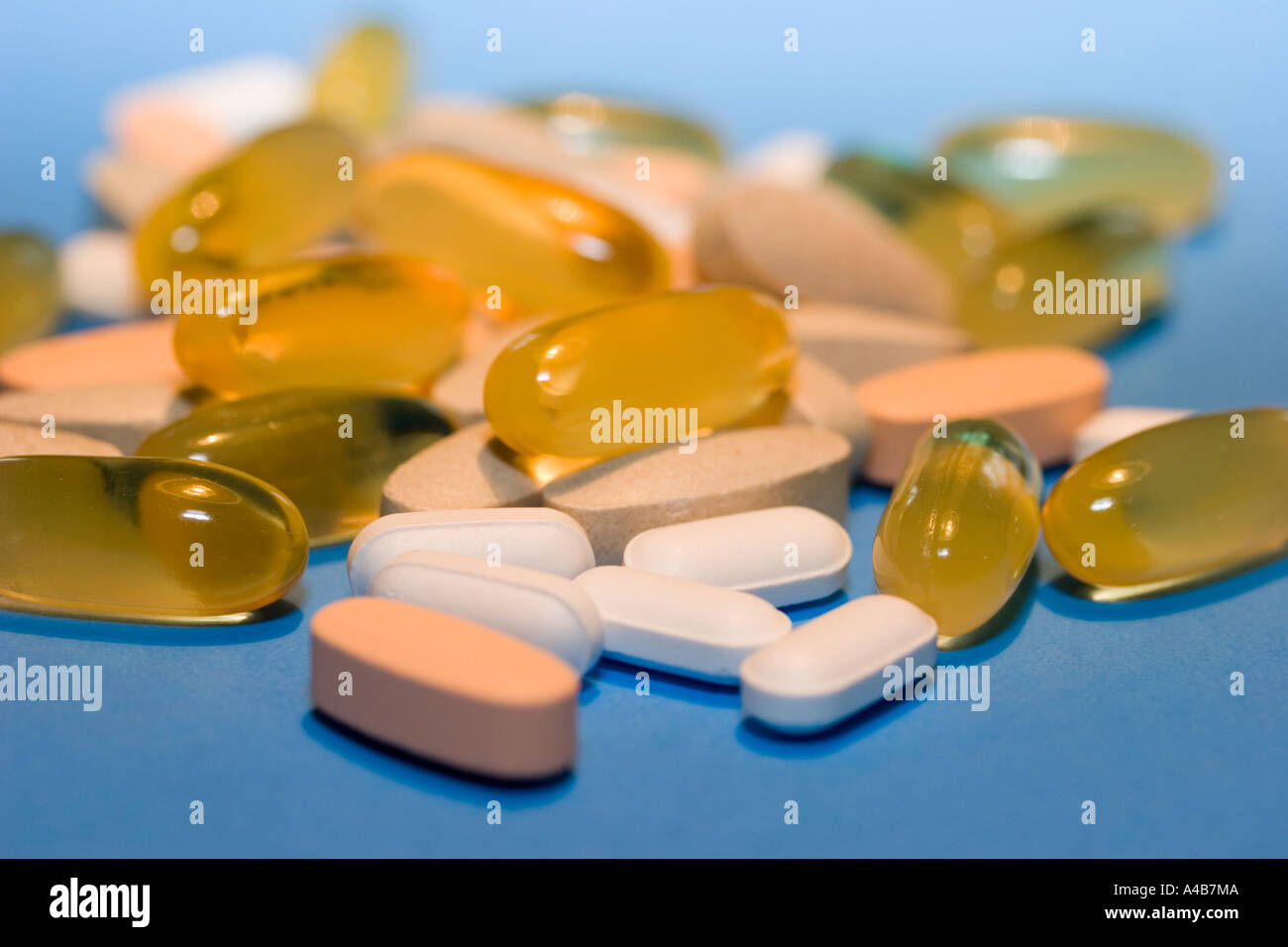 Prescription drugs medicine tablets hi-res stock photography and images ...