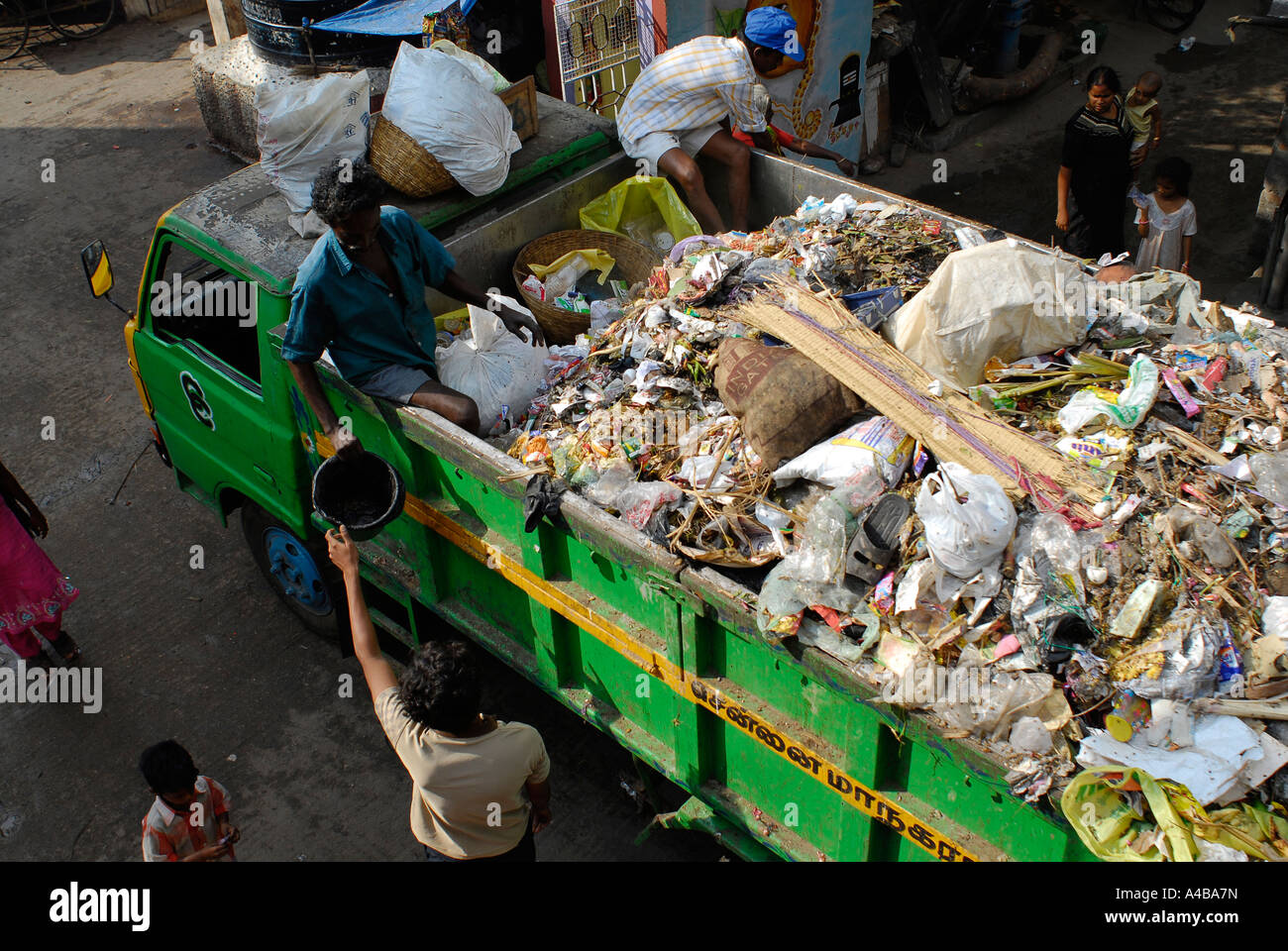 Garbage collection india hires stock photography and images Alamy