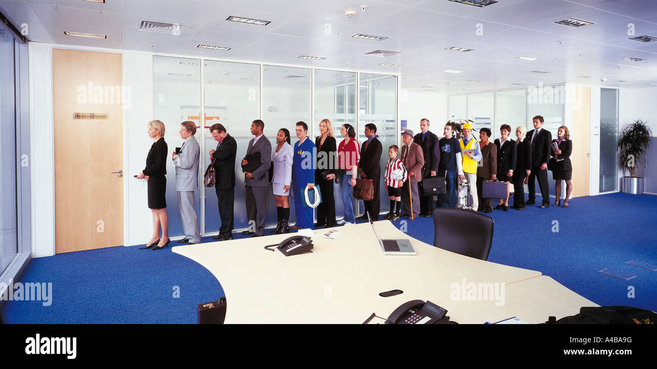 Longue queue hi-res stock photography and images - Alamy