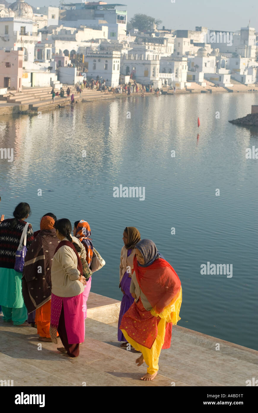 Women bathing in pushkar lake hi-res stock photography and images - Alamy