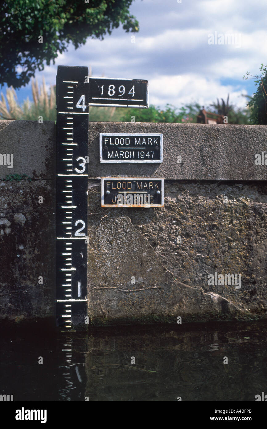 Flood Mark High water marks of 1894, 1947 and 2003 and water level