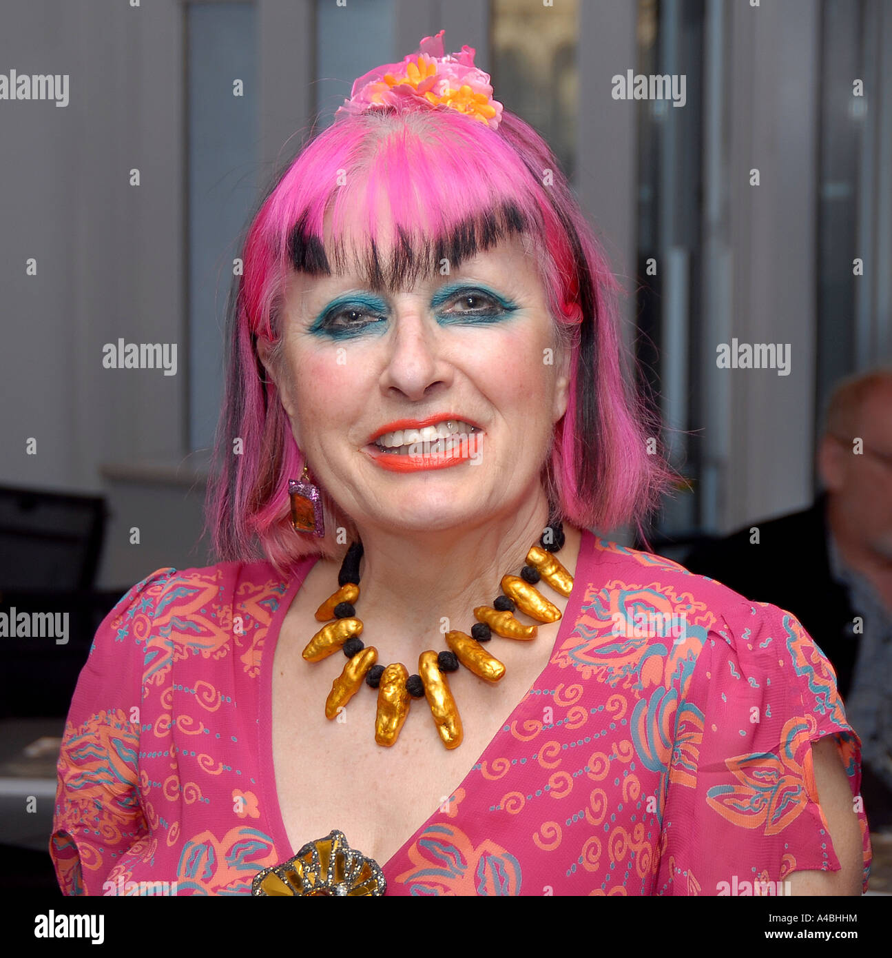 Zandra Rhodes at a student show at the London College of Fashion Stock  Photo - Alamy