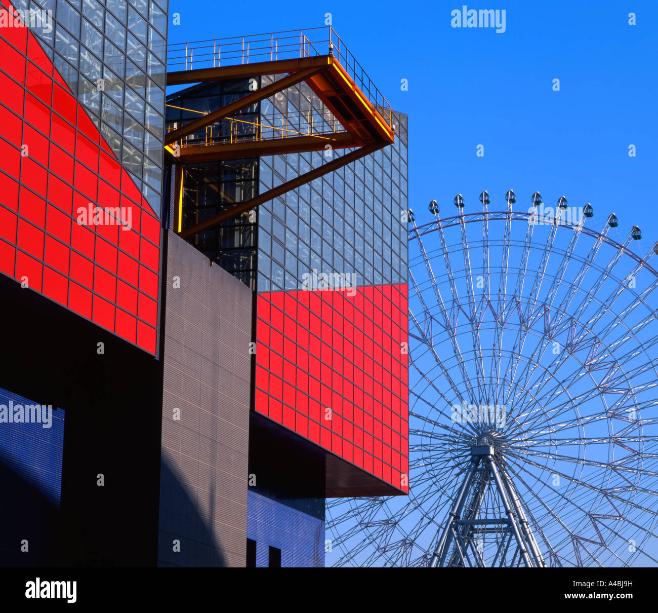 Tempozan Harbor Village Ferris Wheel And Osaka Aquarium Kaiyukan Stock Photo Alamy