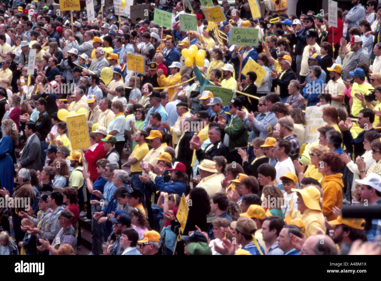 Angry crowd horizontal hi-res stock photography and images - Alamy