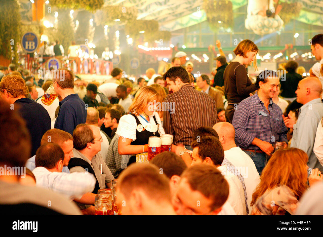 Froehliche Menschen im Bierzelt, Oktoberfest Muenchen, happy people in beer tent Oktoberfest in Munich Stock Photo
