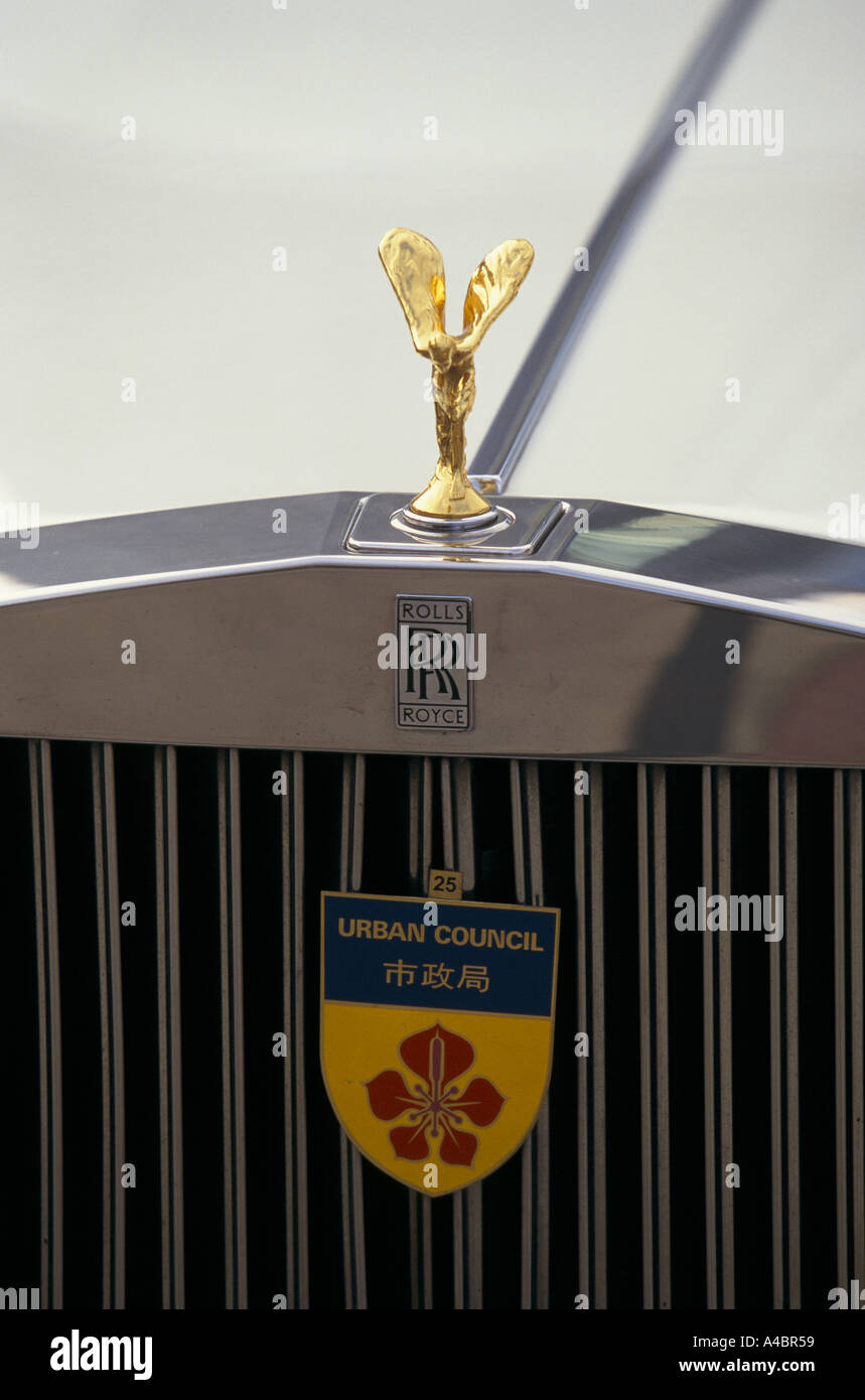 Borgerskab eksplicit band HONG KONG: CLOSE UP OF RADIATOR GRILL ON MUNICIPAL ROLLS ROYCE WITH URBAN  COUNCIL BADGE & 'SPIRIT OF ECSTASY' STATUE Stock Photo - Alamy