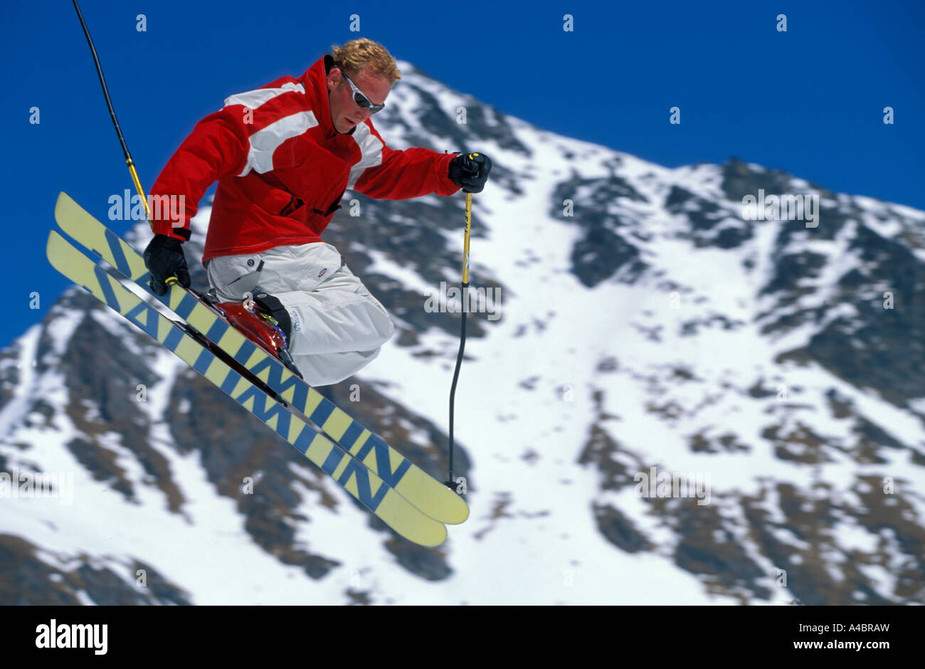 Parrallel hi-res stock photography and images - Alamy