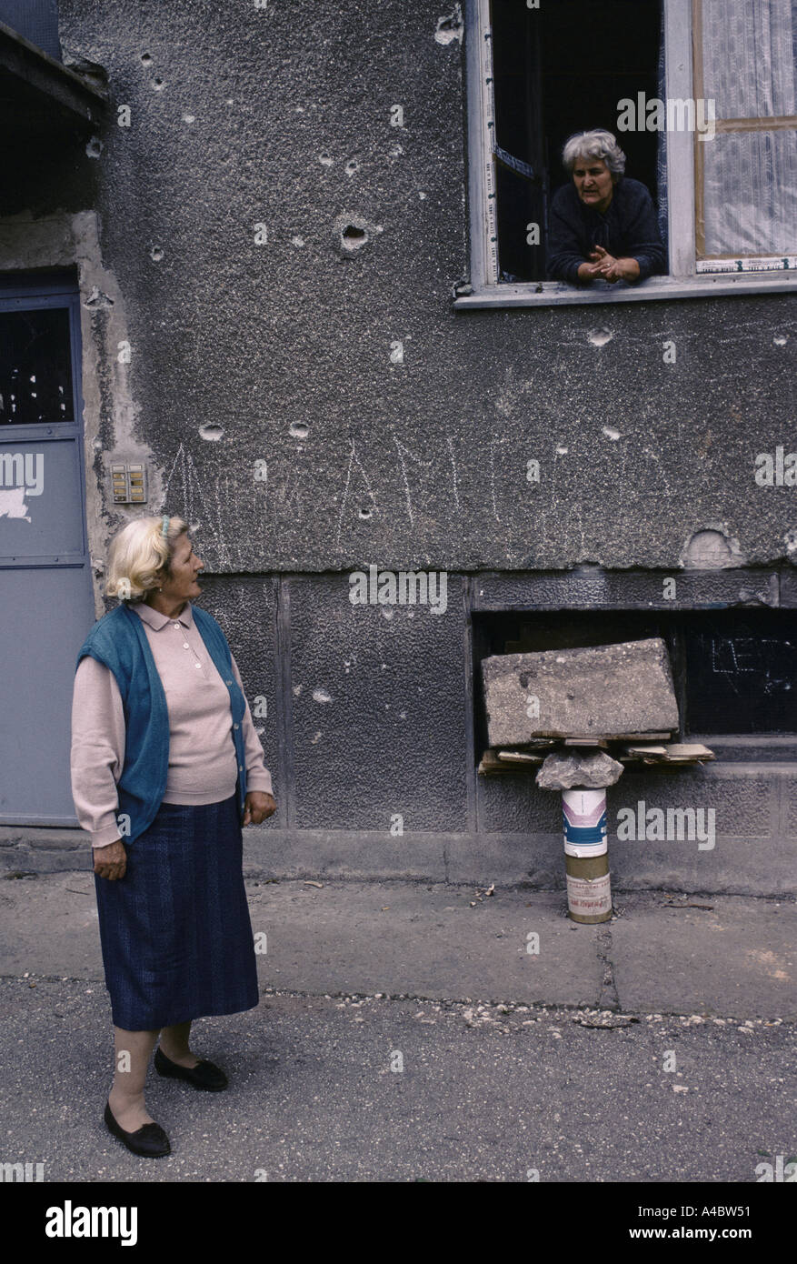Women talking  - most of the civilians who remain in Grbavica, Serb-controlled  Saravejo,  have no where else to go. Sept 1992 Stock Photo