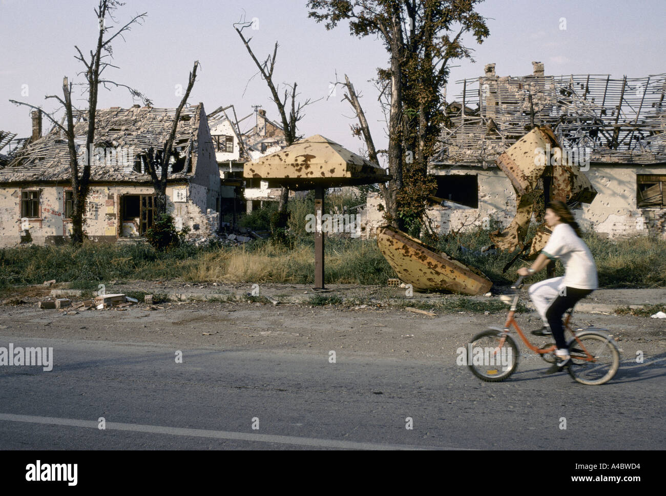 [Image: vukovar-croatia-under-serb-control-feb-1...A4BWD4.jpg]