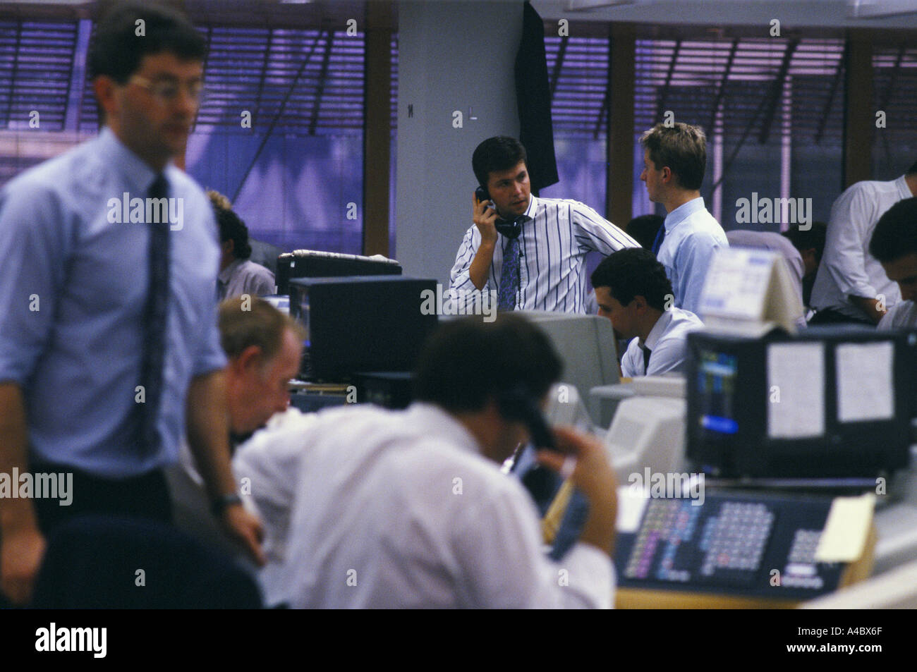 BROKERS ON TELEPHONES IN THE DEALING ROOM OF INVESTMENT BANK 'CITICORP