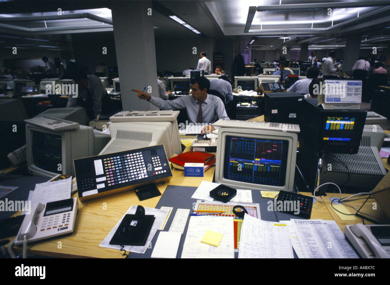 brokers in dealing room of the investment bank citicorp scrimgeour