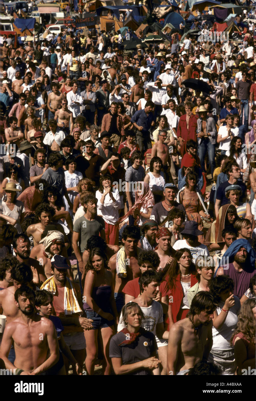 Crowds watch poerformers on the main stage, Glastonbury Festival, 1982 Stock Photo