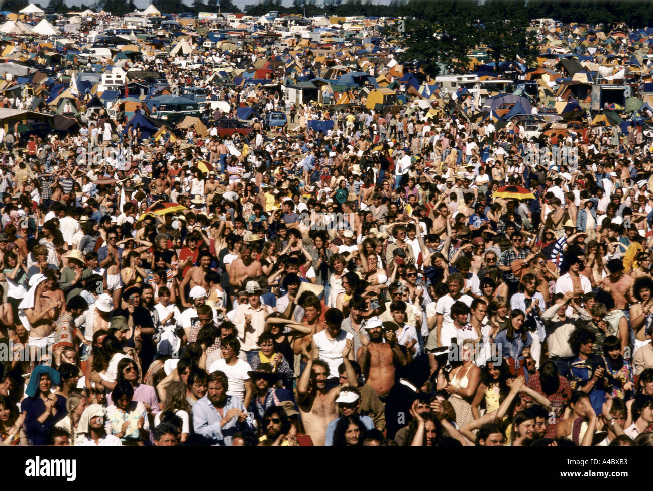 crowd at glastonbury festival somerset 1983 1983 Stock Photo