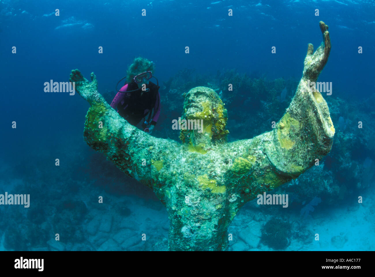 DIVER AND STATUE OF CHRIST OF THE ABYSS KEY LARGO FL Stock Photo Alamy