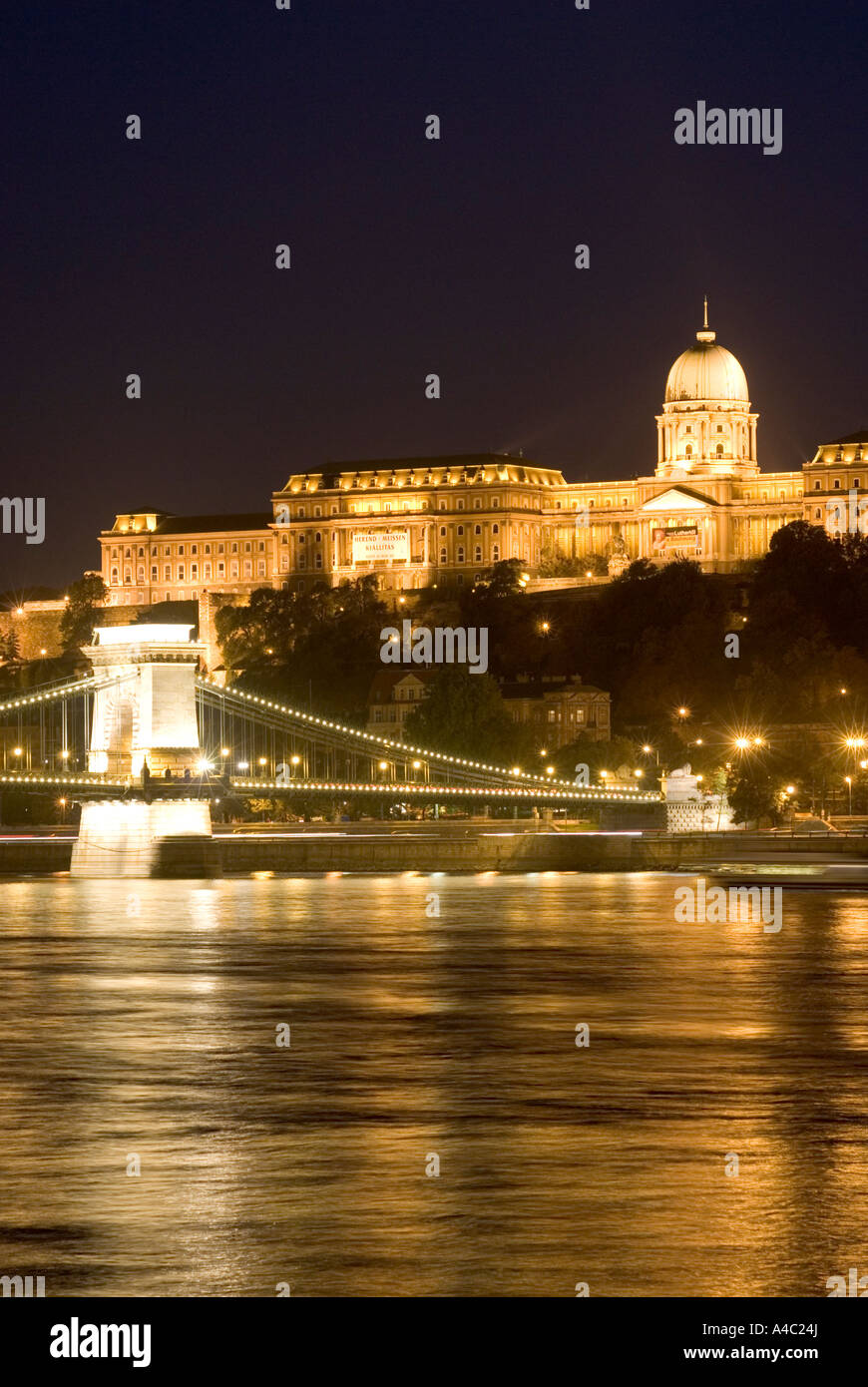 Chain Bridge and Buda Castle by Night Budapest Hungary Stock Photo - Alamy