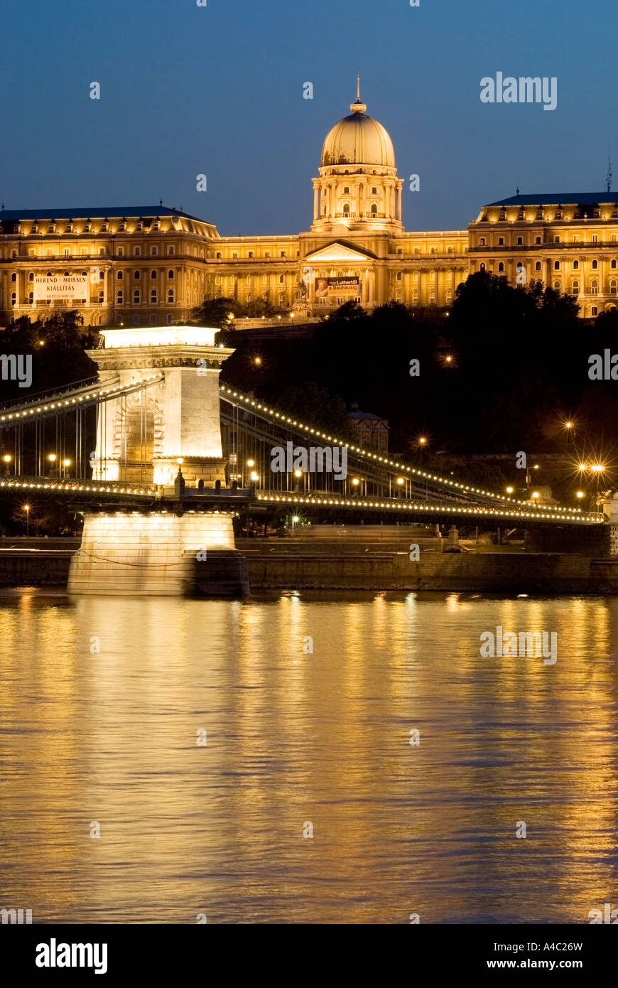 Chain Bridge and Buda Castle at dusk Budapest Hungary Stock Photo - Alamy
