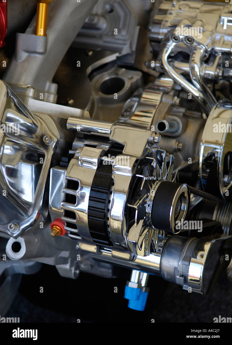 Chrome engine with alternator and airconditioning pump, drive belts