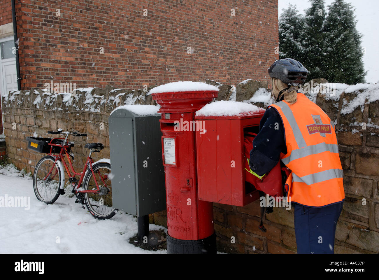Royal Mail Post Woman Stock Photo Alamy