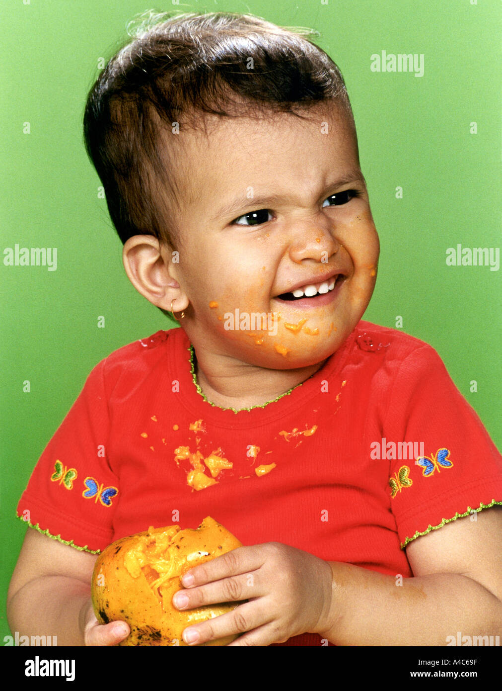 Child eating a mango Stock Photo - Alamy