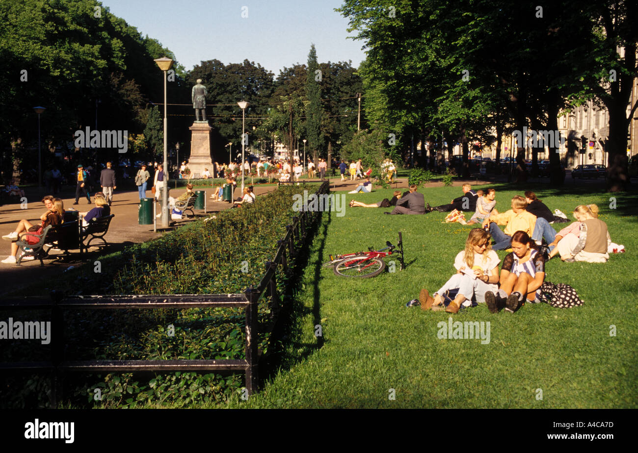 Finland Helsinki Esplanadi Park weekend summer afternoon Stock Photo