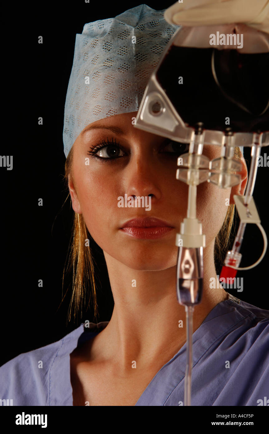 Nhs theatre staff hi-res stock photography and images - Alamy