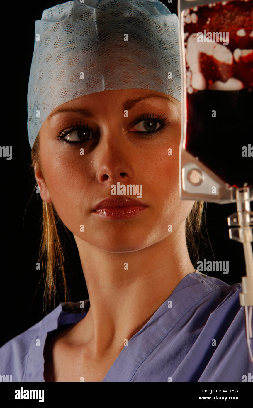 Nhs theatre staff hi-res stock photography and images - Alamy