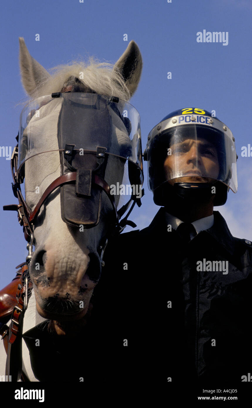 POLICE HORSES TRAINING', POLICE AND HORSE IN RIOT PROTECTION WEAR