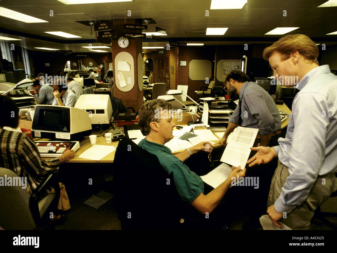 BBC World Service newsroom, Bush House, 1987 Stock Photo