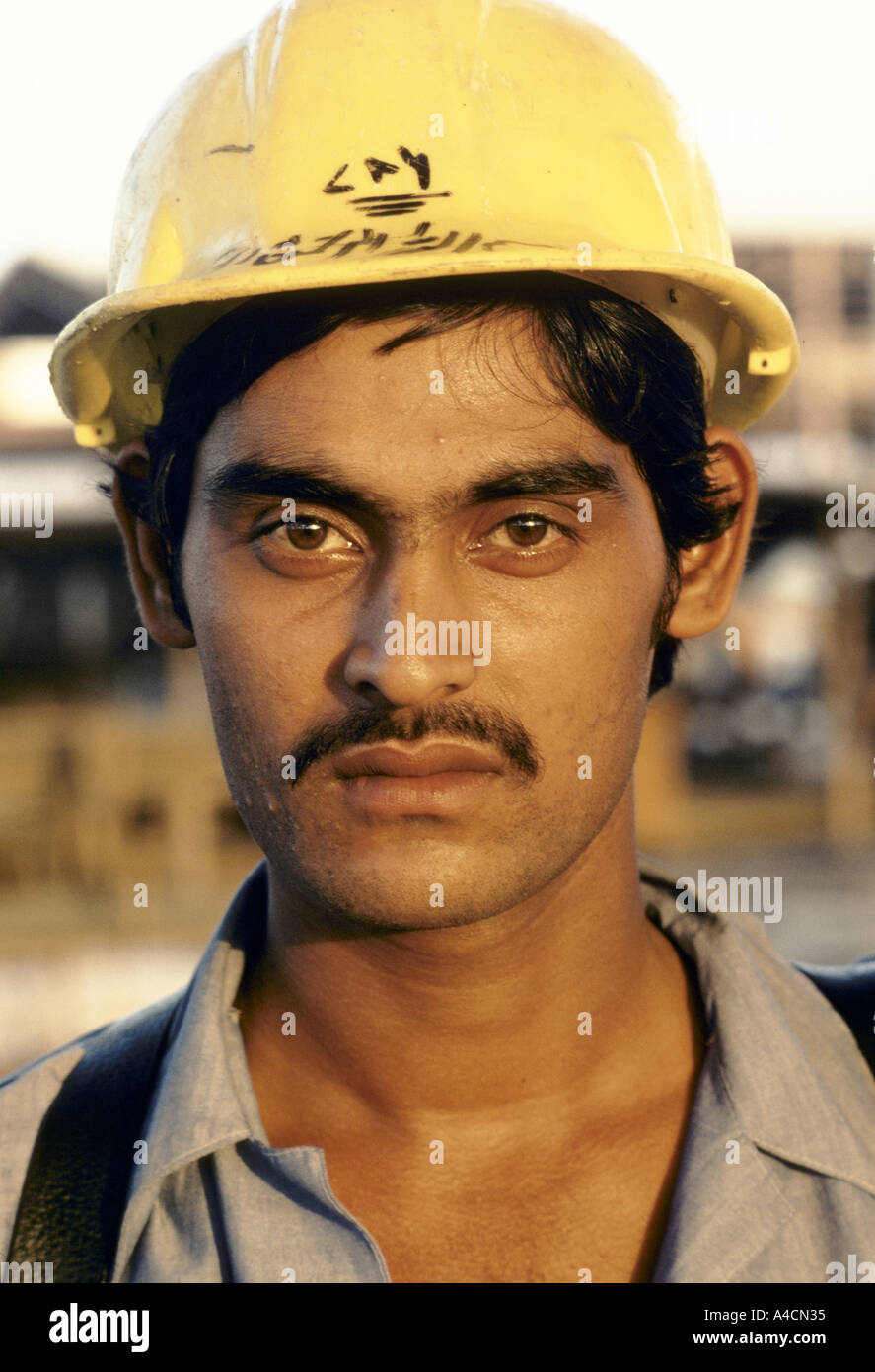 pakistani construction worker in saudi arabia Stock Photo Alamy