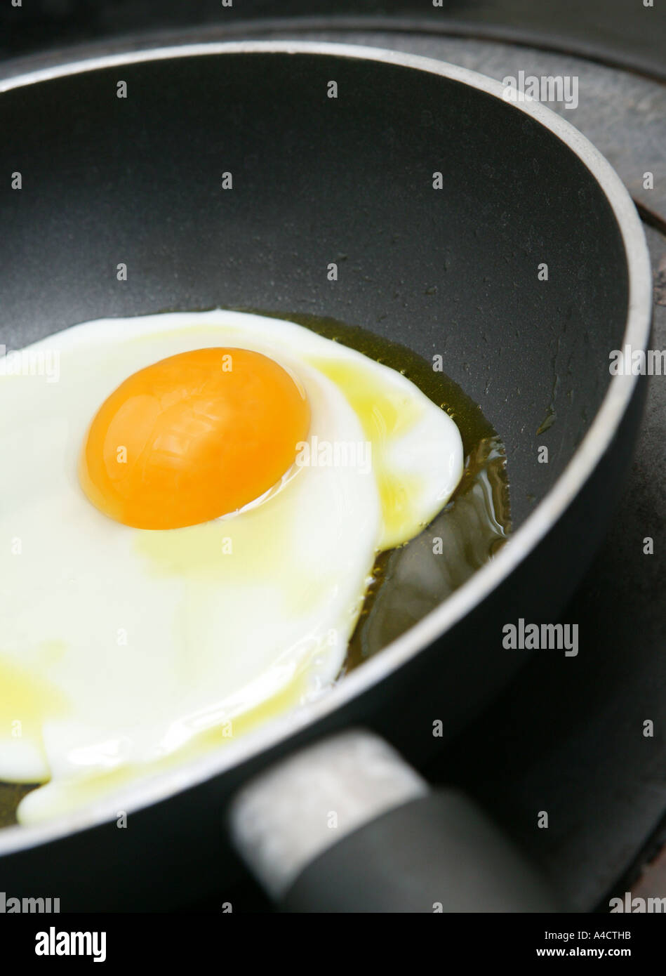 simple illustration of a fried egg cooking in a saucepan Stock Photo