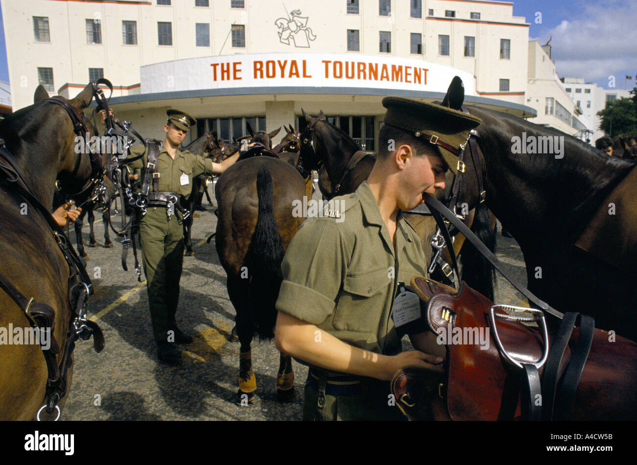 MEMBERS OF RHA - ROYAL HORSE ARTILLERY, TENDING HORSES OUTSIDE EARLS COURT, SCENE AT ROYAL TOURNAMENT. LONDON 1990 Stock Photo