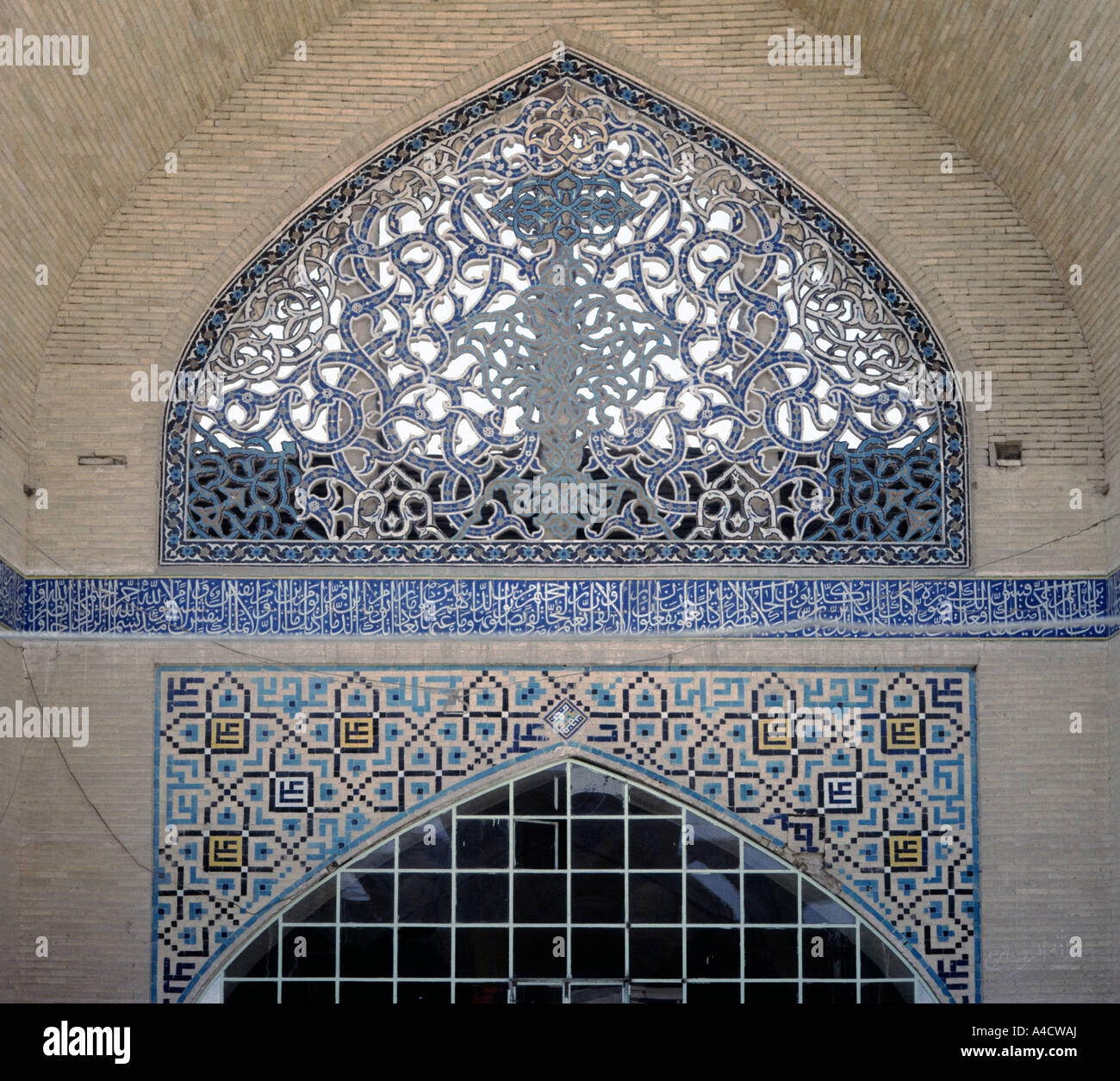 arabesque grille, Masjid-i Hakim, Isfahan, Iran Stock Photo