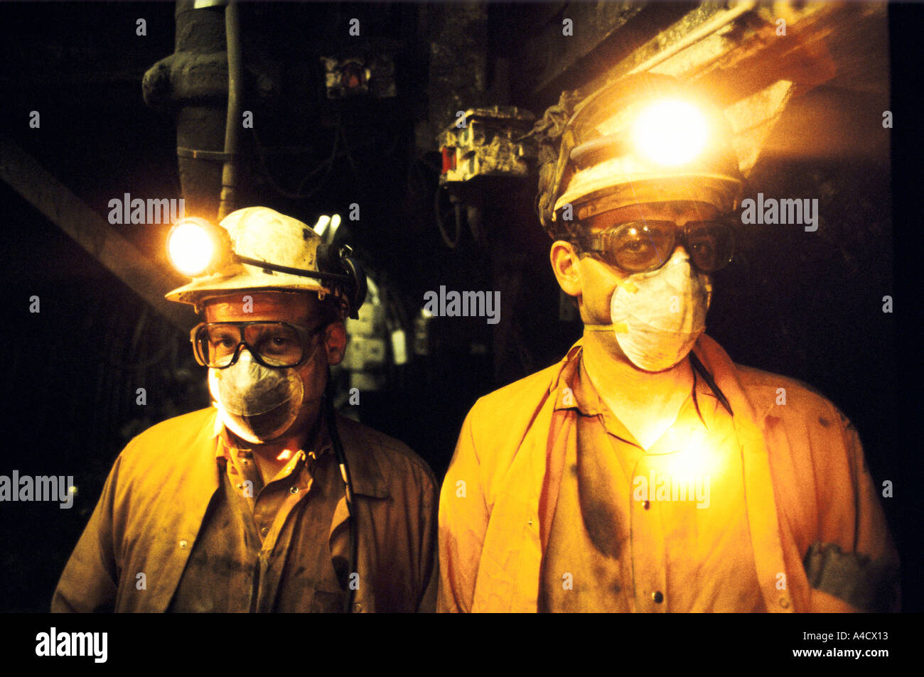 Shirebrook Colliery, Nottinghamshire, England: Miners working underground.  The mine faces closure. Stock Photo
