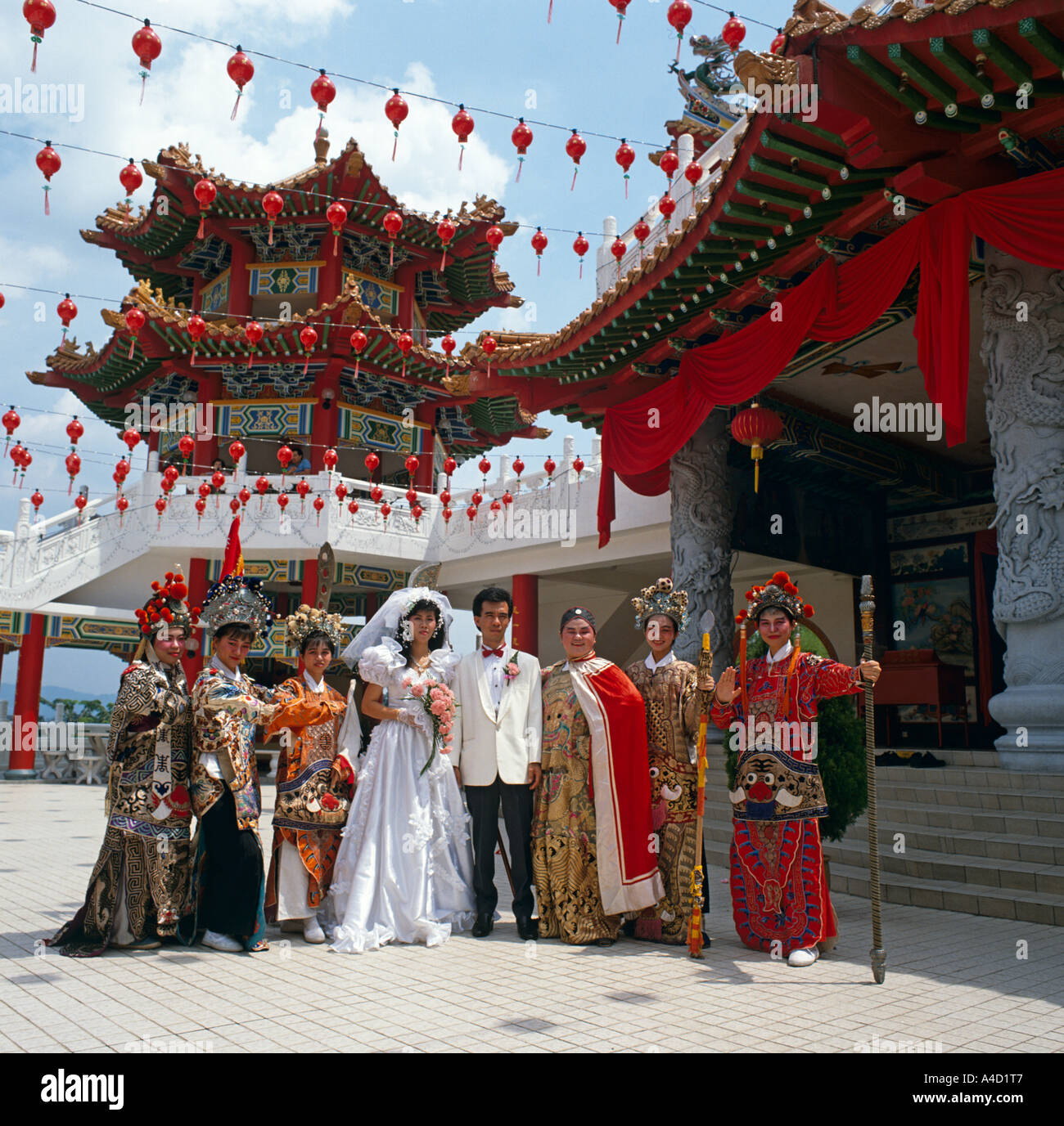 Wedding Couple At The Thean Hou Chinese Temple In Kuala Lumpur Malaysia Asia Stock Photo Alamy