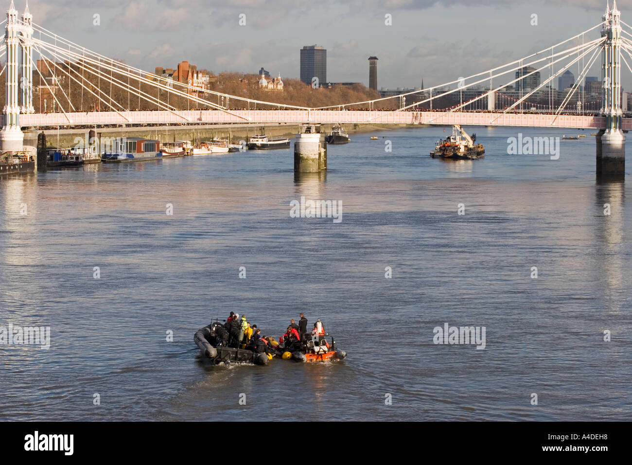 Crowds Watch Thames Whale Rescue Attempt - London Stock Photo