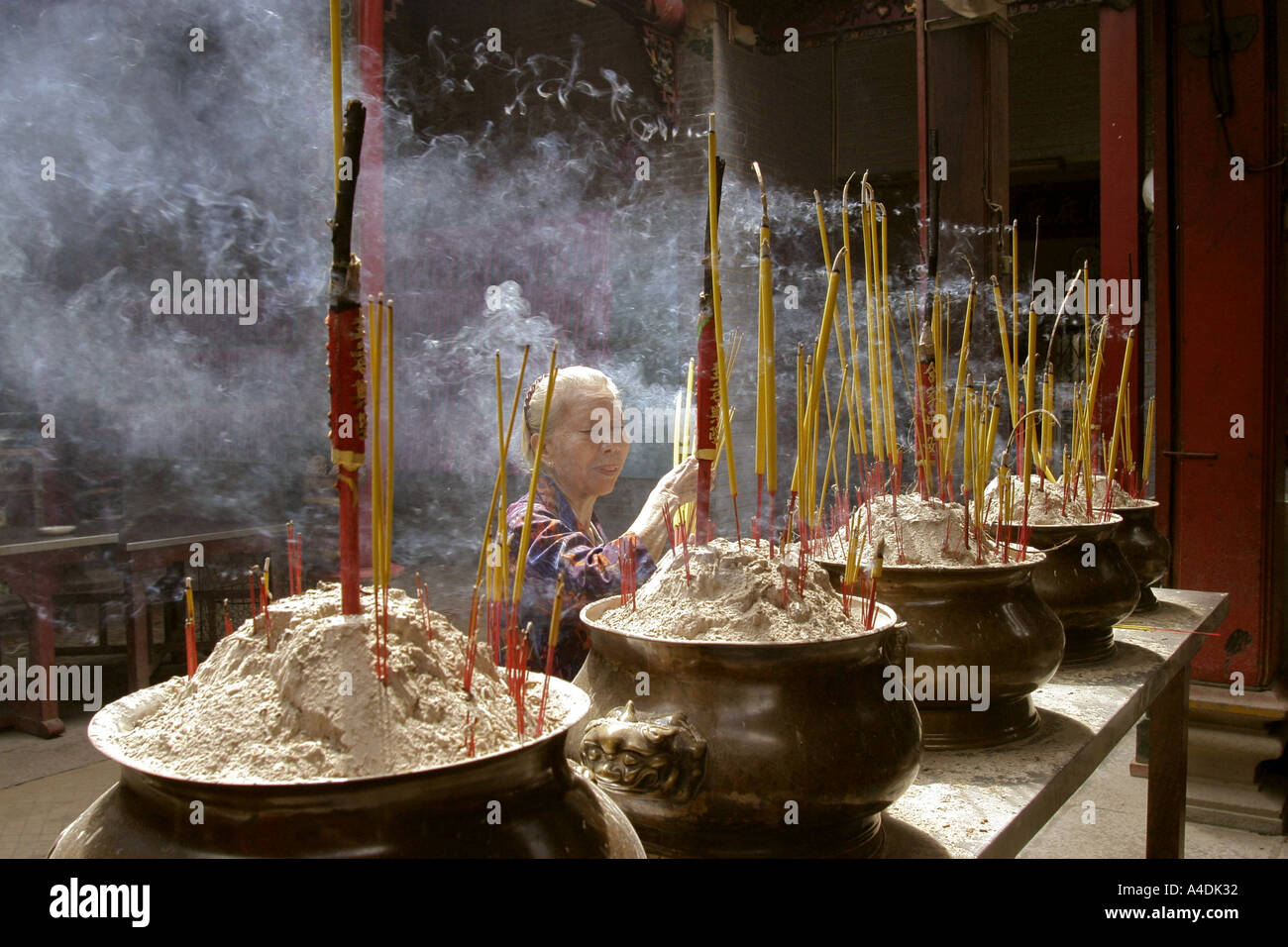 Praying with incense at Quan Am Pagoda, Cholon, Vietnam Stock Photo