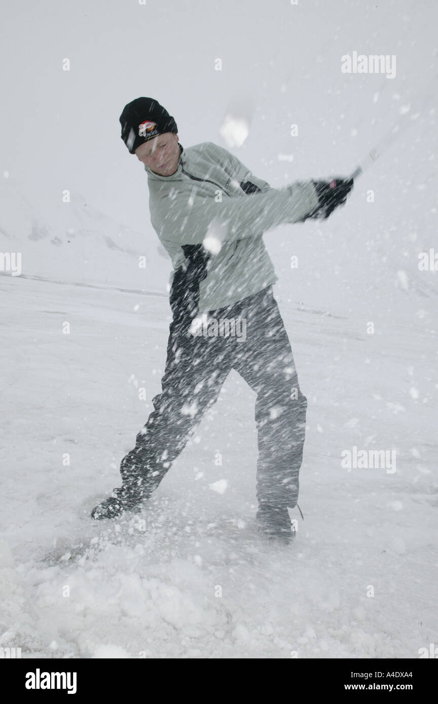 John Wells (UK), the winner of the 2004 Drambuie Ice Golf Championship