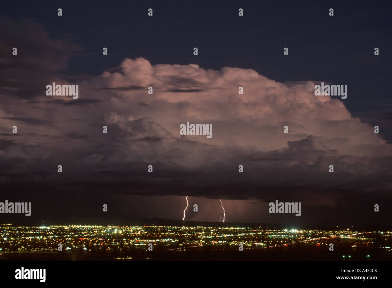 Thundercloud lightning hi-res stock photography and images - Alamy