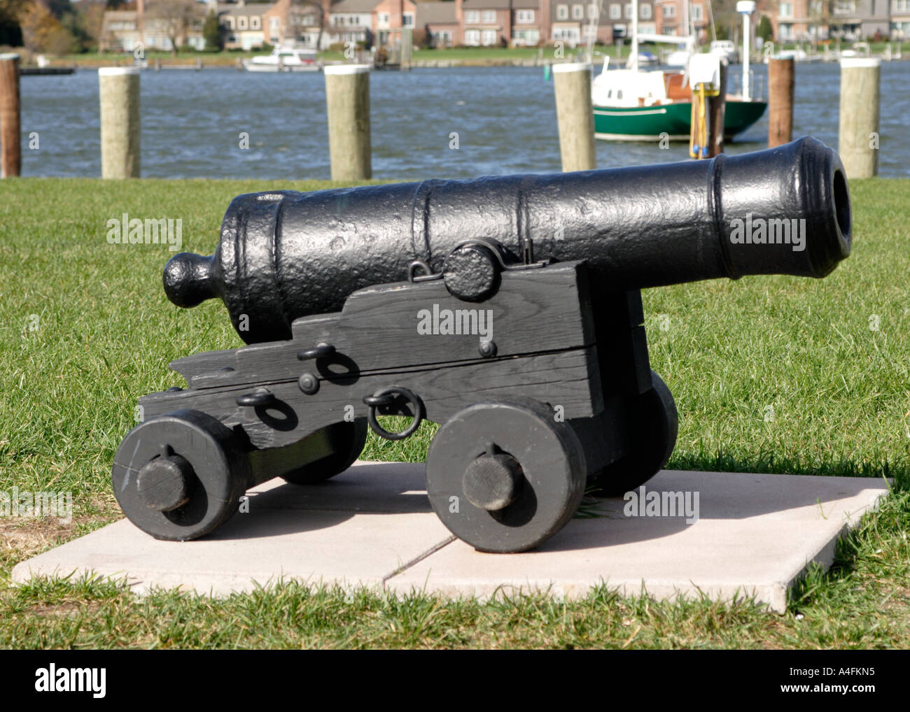 Small cannon hi-res stock photography and images - Alamy