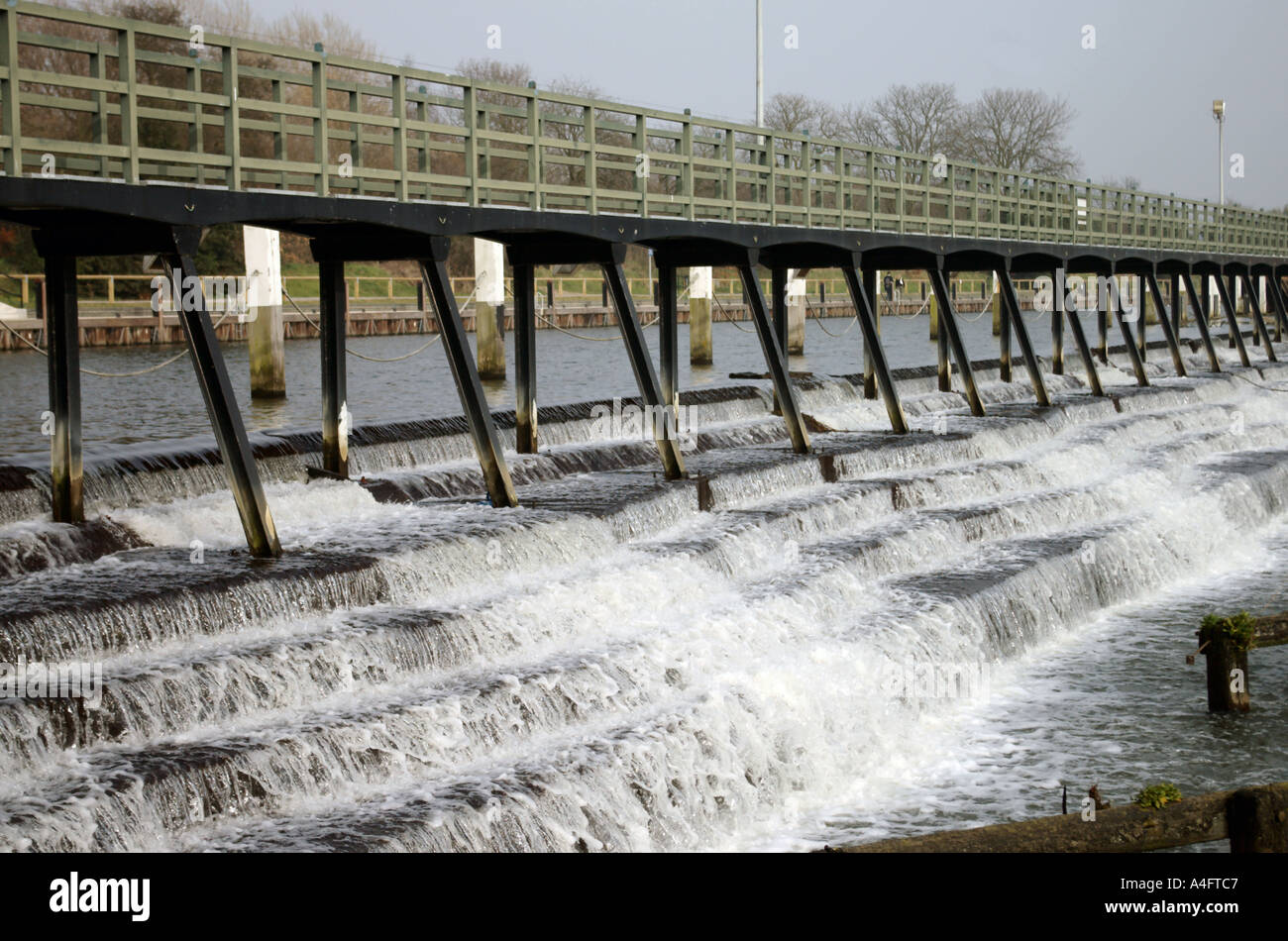 England uk river thames tidal limit water rapids flowing infrastructure