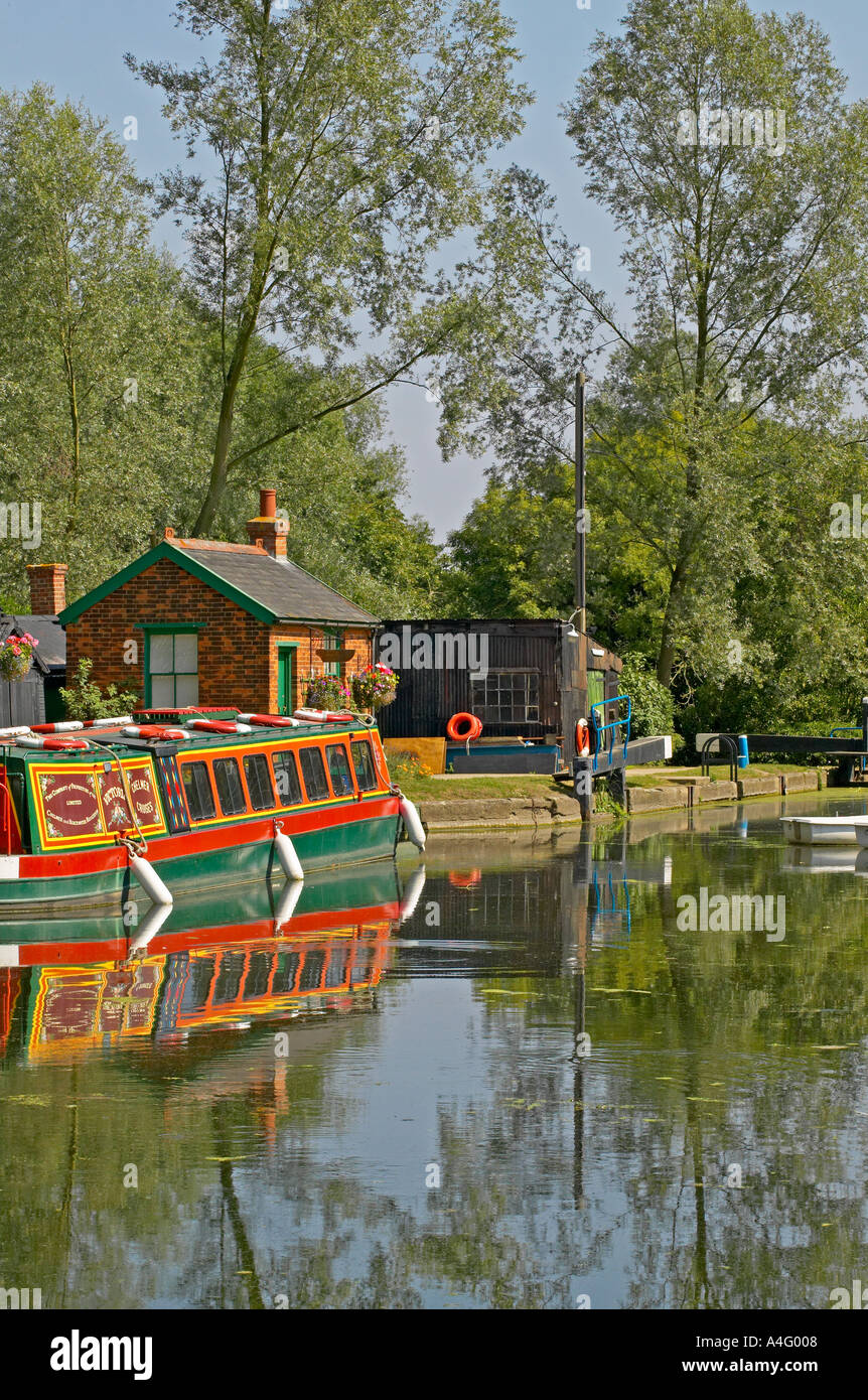 narrow boat at papermill lock essex england Stock Photo Alamy