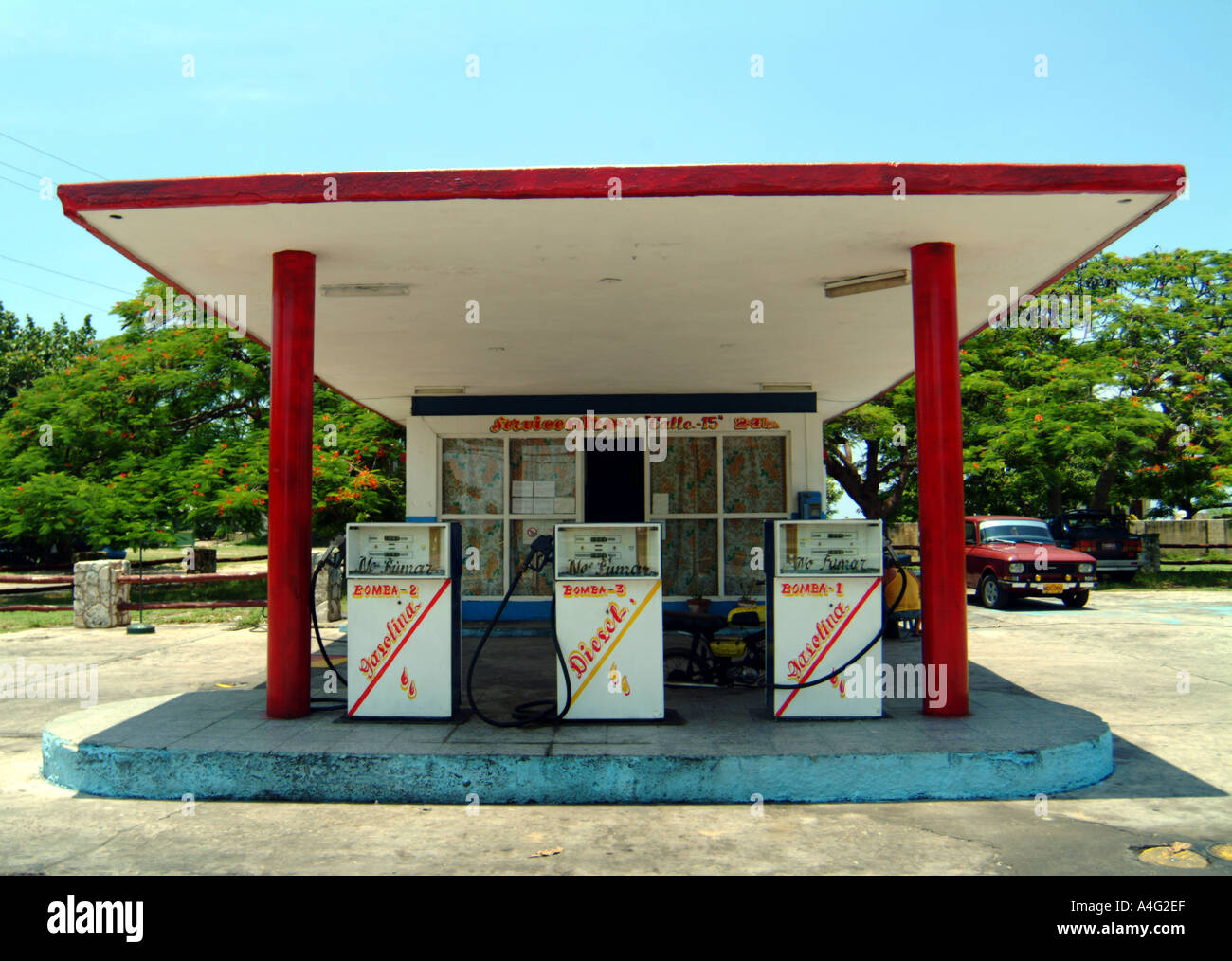 Cuban gas station hires stock photography and images Alamy