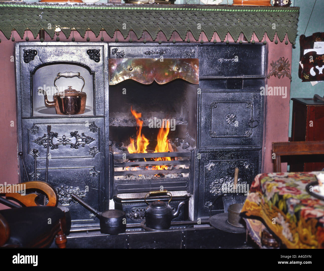 Victorian cooking range hi-res stock photography and images - Alamy