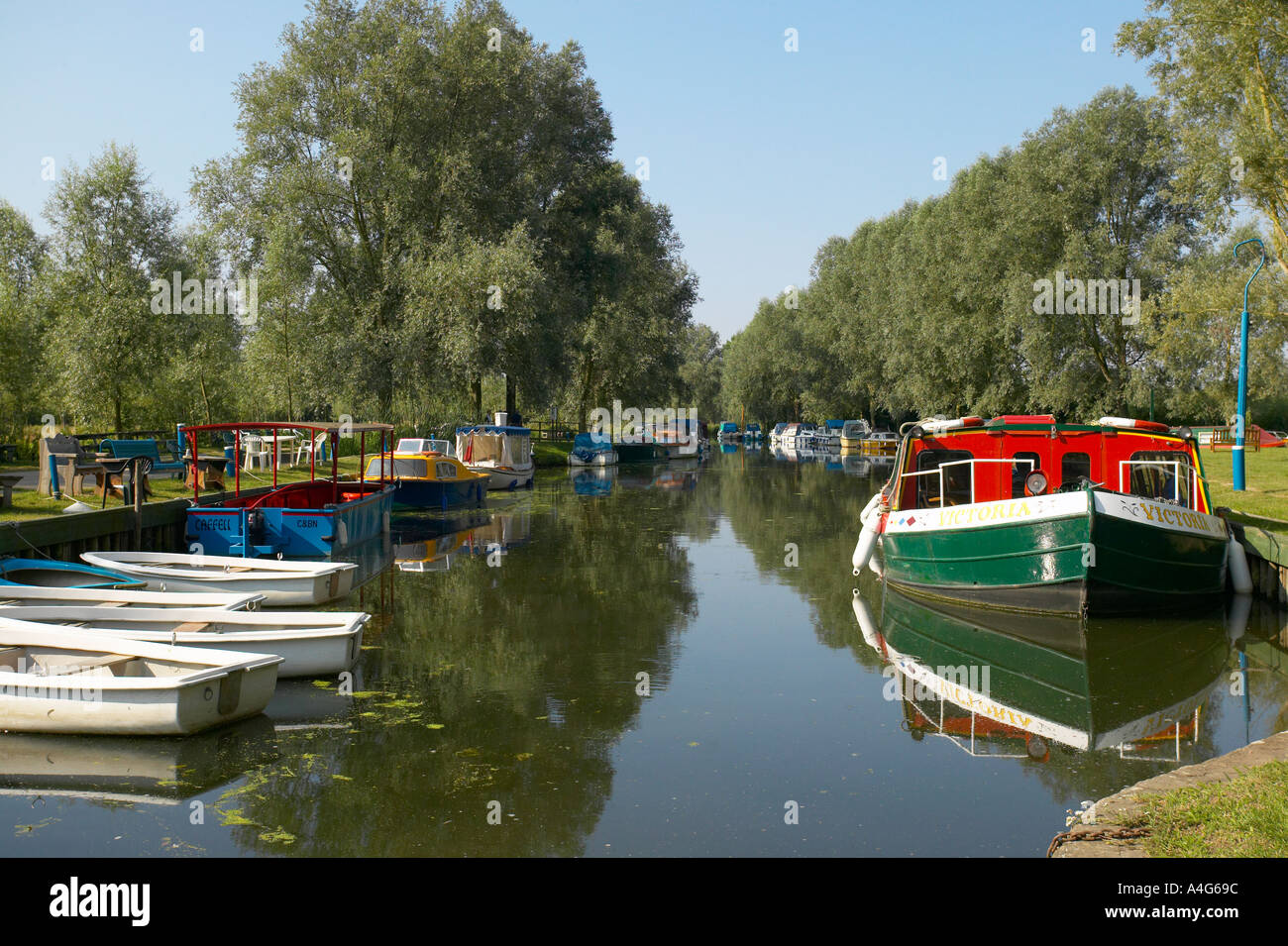 narrow boat at papermill lock essex england Stock Photo Alamy