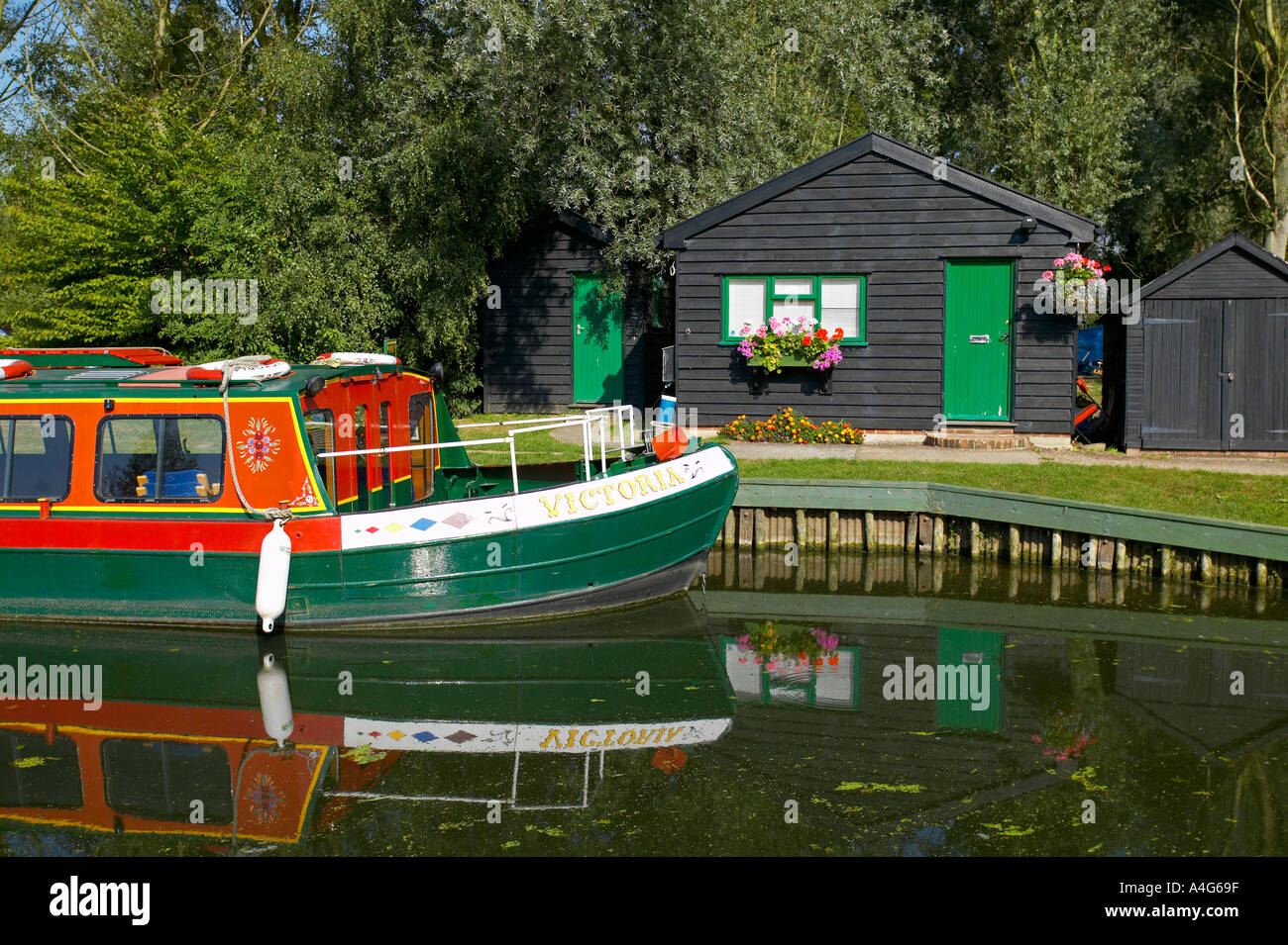 narrow boat at papermill lock essex england Stock Photo Alamy
